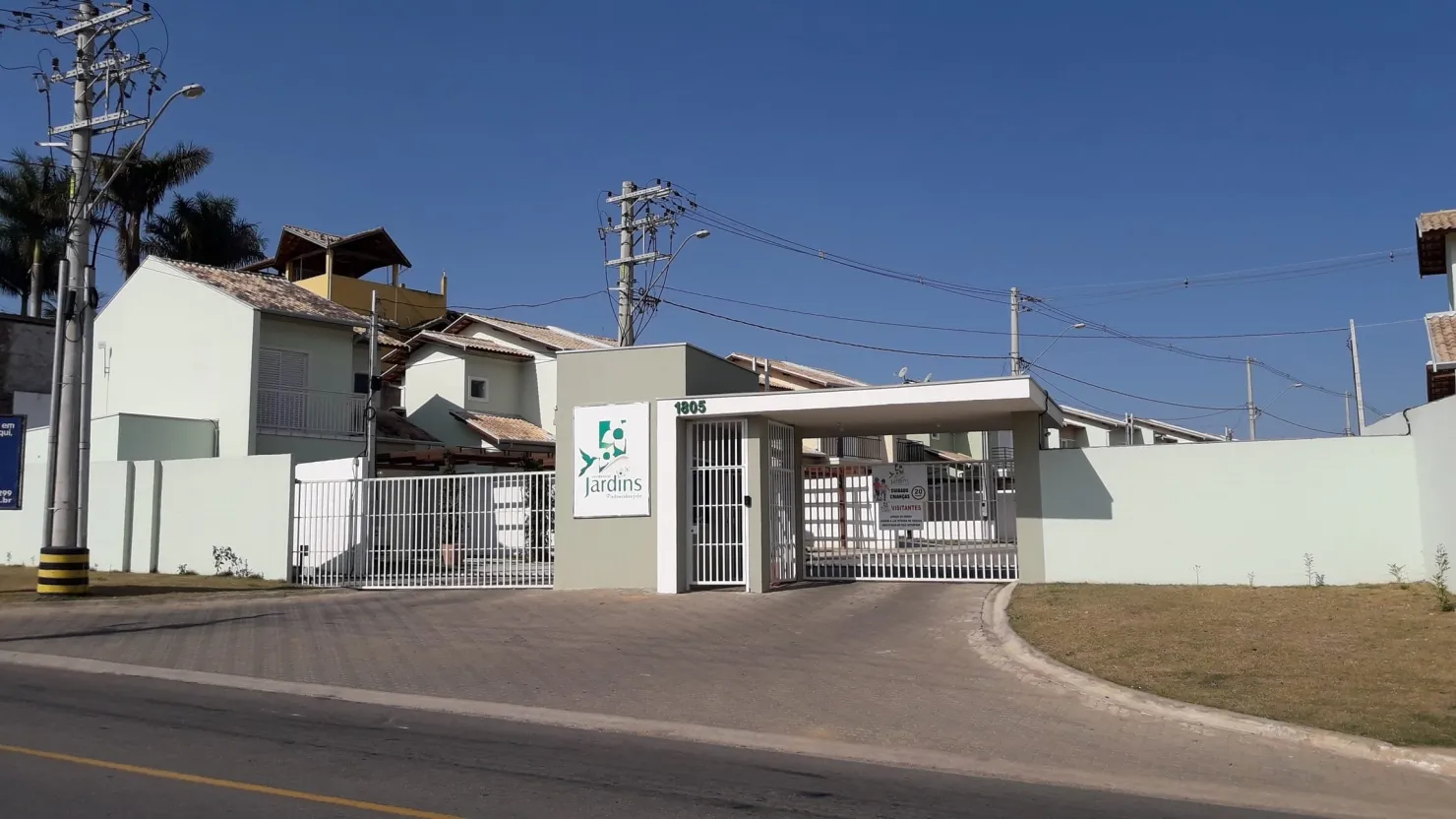 Casa para Locação 3 Quartos, 1 Suite, 2 Vagas, 140.4M², Campo Alegre, Pindamonhangaba - SP | Condomínio Jardins - Pinda