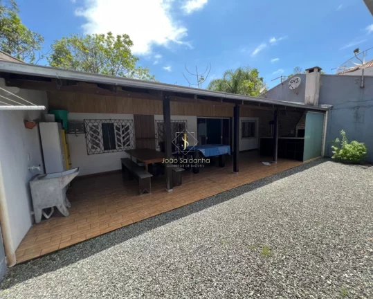 Imagem Casa a venda em Guaratuba com piscina e sozinha no terreno!!!!