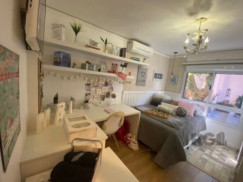 Imagem Casa em Condomínio para Comprar no bairro Pedra Redonda com 4 suítes
