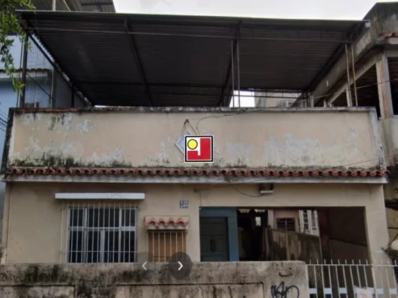 Imagem Vendo casa em Olaria, ótima rua, excelente ponto, preço baixinho, 210m² de terreno e 117m² construídos, piso cerâmica, comércio próximo .