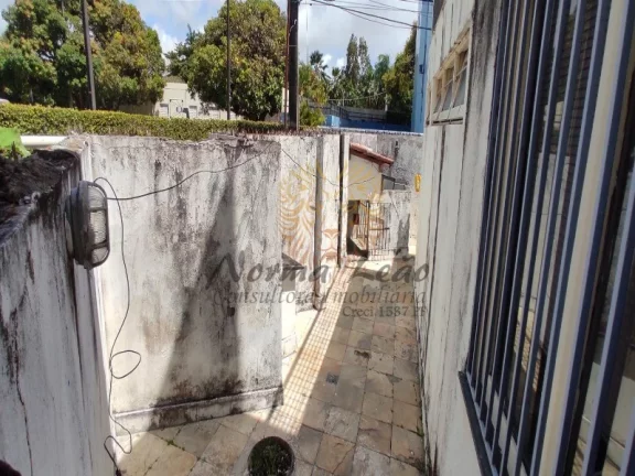 Imagem Casa à Venda no Bairro 13 de Julho, Aracaju-SE - 280 m², 4 quartos, 3 suítes, 3 salas, 5 banheiros e 3 vagas!