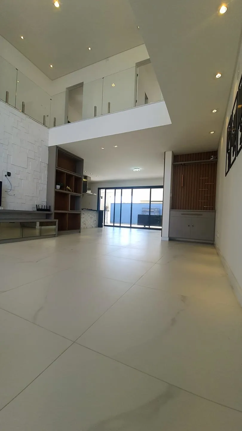 Imagem Casa à venda 3 Quartos, 2 Suites, 2 Vagas, 300M², Piracangaguá, Taubaté - SP | Condomínio Ouroville