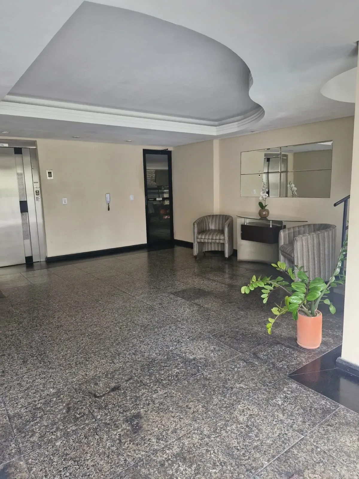 Foto do imóvel Apartamento com 4 Quartos à Venda, 136 m² em Rua Guilherme Pinto, 53 - Graças, Recife - PE