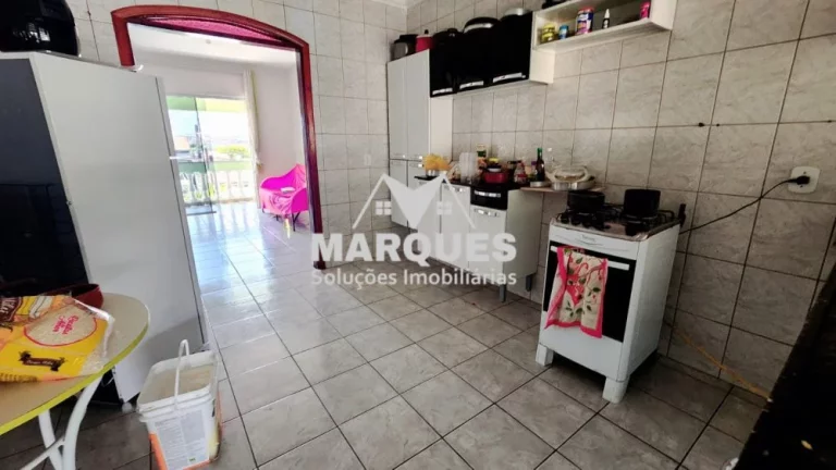 Imagem Casa principal mais 2 pequenas casas e salão c/ 80m2
