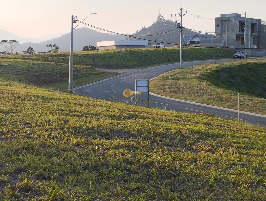 Imagem Terreno em Condomínio para Venda em Teresópolis / RJ no bairro Ermitage