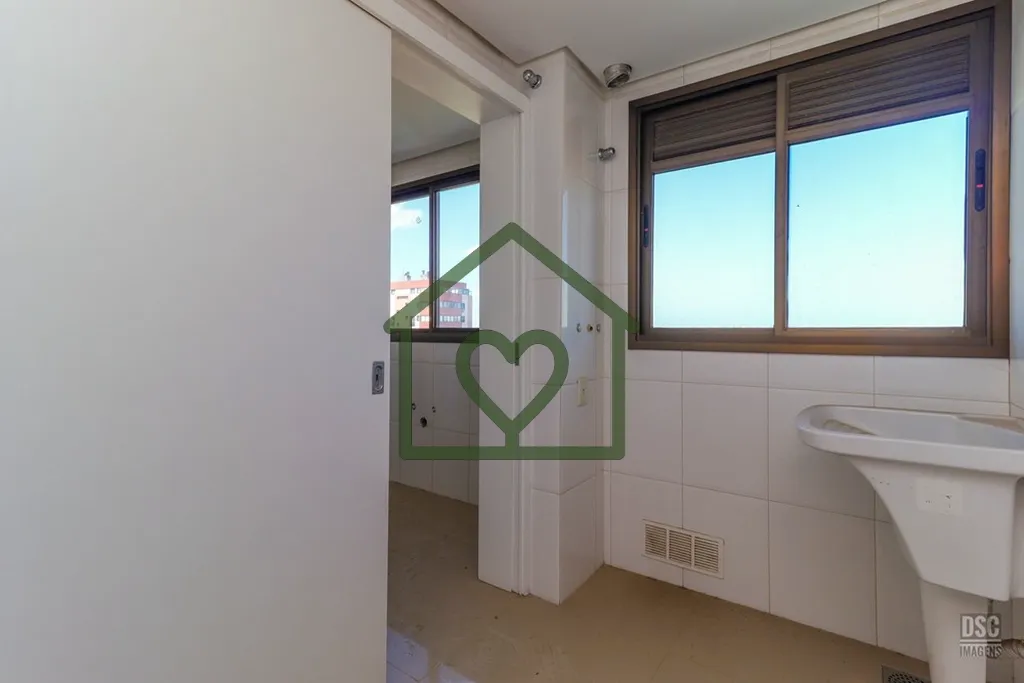 Imagem Descubra o seu novo lar no coração da Região Sul do Brasil! Este apartamento de 138m², localizad...