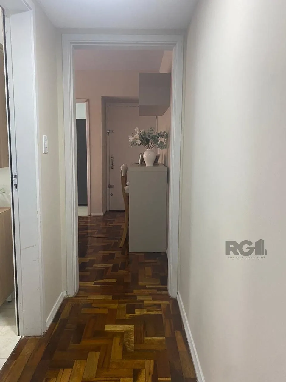 Imagem Vende-se apartamento impecável de 2 dormitórios