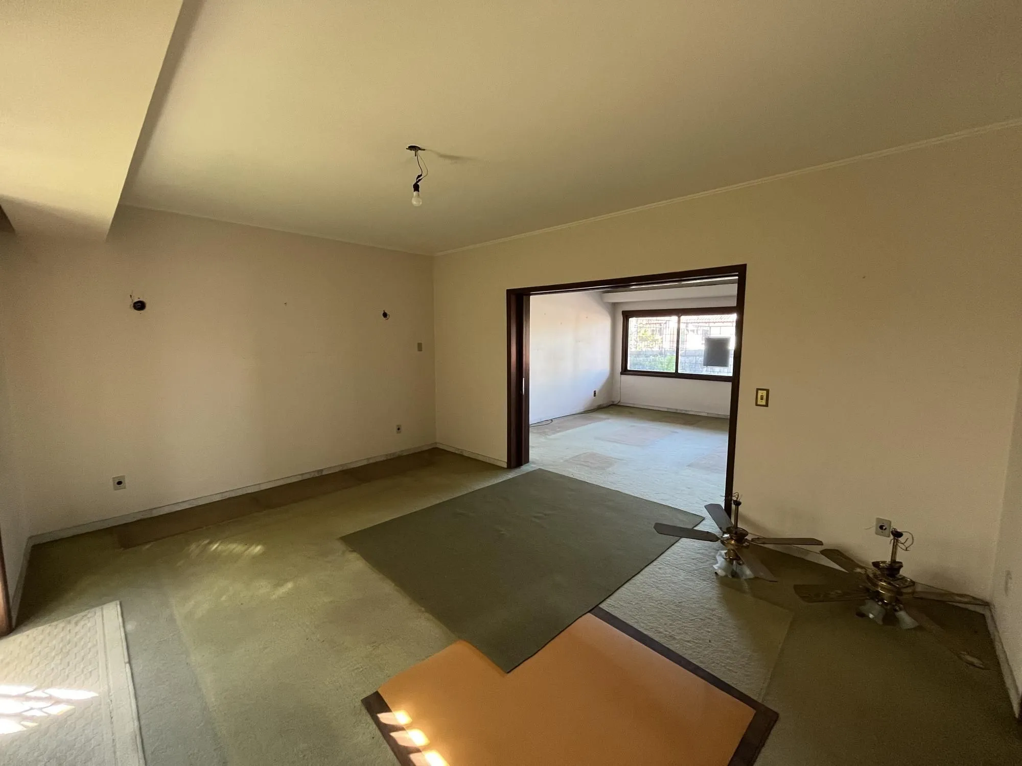 Imagem Casa de 4 quartos, 2 suítes e 2 vagas de garagem no bairro Boa Vista em POA
