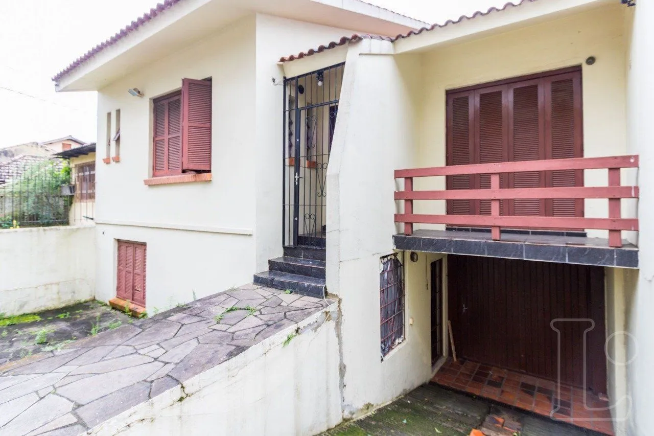 Imagem Casa com entradas independentes em Teresópolis: oportunidade para investimento e moradia