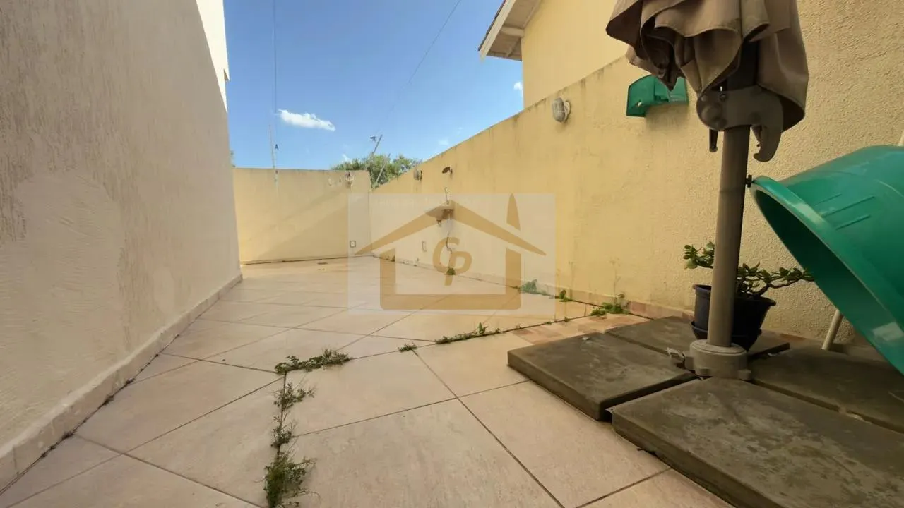 Imagem Casa com 3 Quartos, Quintal e 3 Vagas
