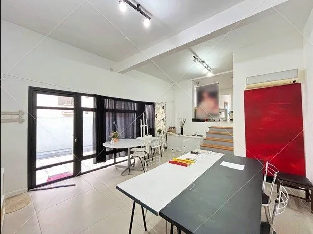Imagem Casa para Venda - 3 dormitórios, sendo 1 suites, 2 vagas - Menino Deus