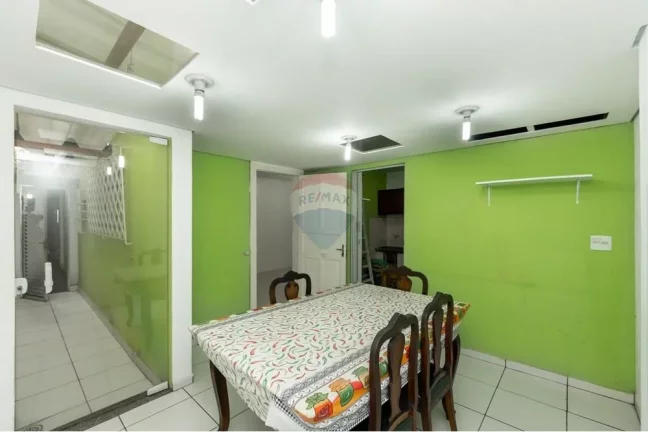 Imagem Casa bem localizada no jardim prudência com 3 Dormitórios,2 Banheiros, Sala com piso frio, Cozinha, corredor lateral, 2 vagas de garagem,