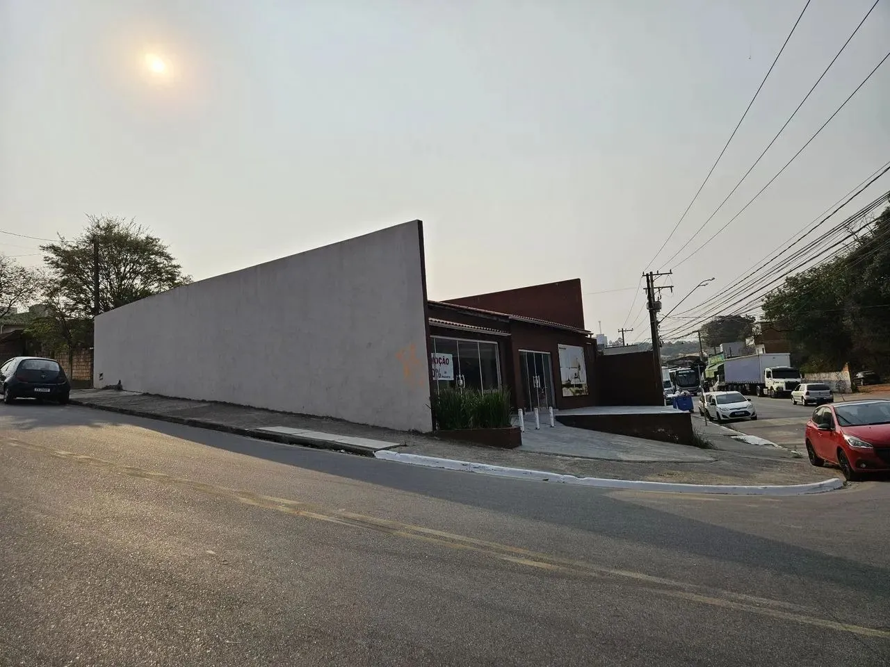 Imagem Salão comercial à venda em Sorocaba-SP: 1 sala, 1 banheiro, 3 vagas, 170m² no Quintais do Imperador