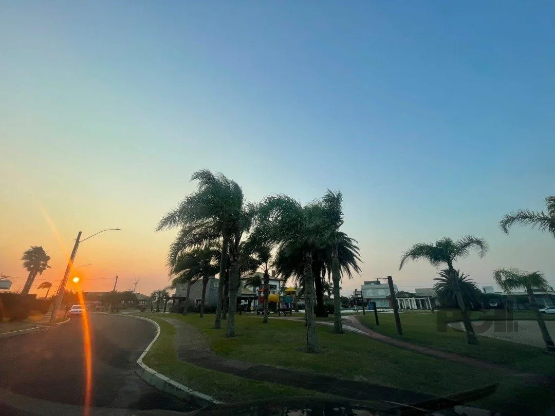 Imagem Casa de Condomínio em Atlântida Sul