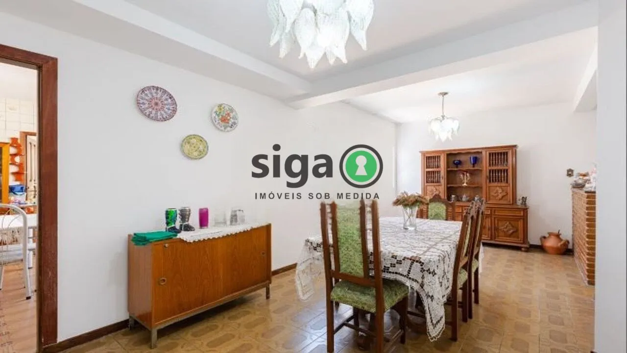 Imagem Sobrado em Perdizes com 248m², 4 quartos e 2 suítes em localização nobre.