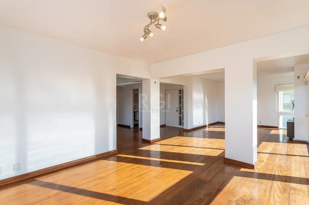 Imagem Apartamento no bairro Higienópolis com 190m² de 3 dormitórios e 2 vagas