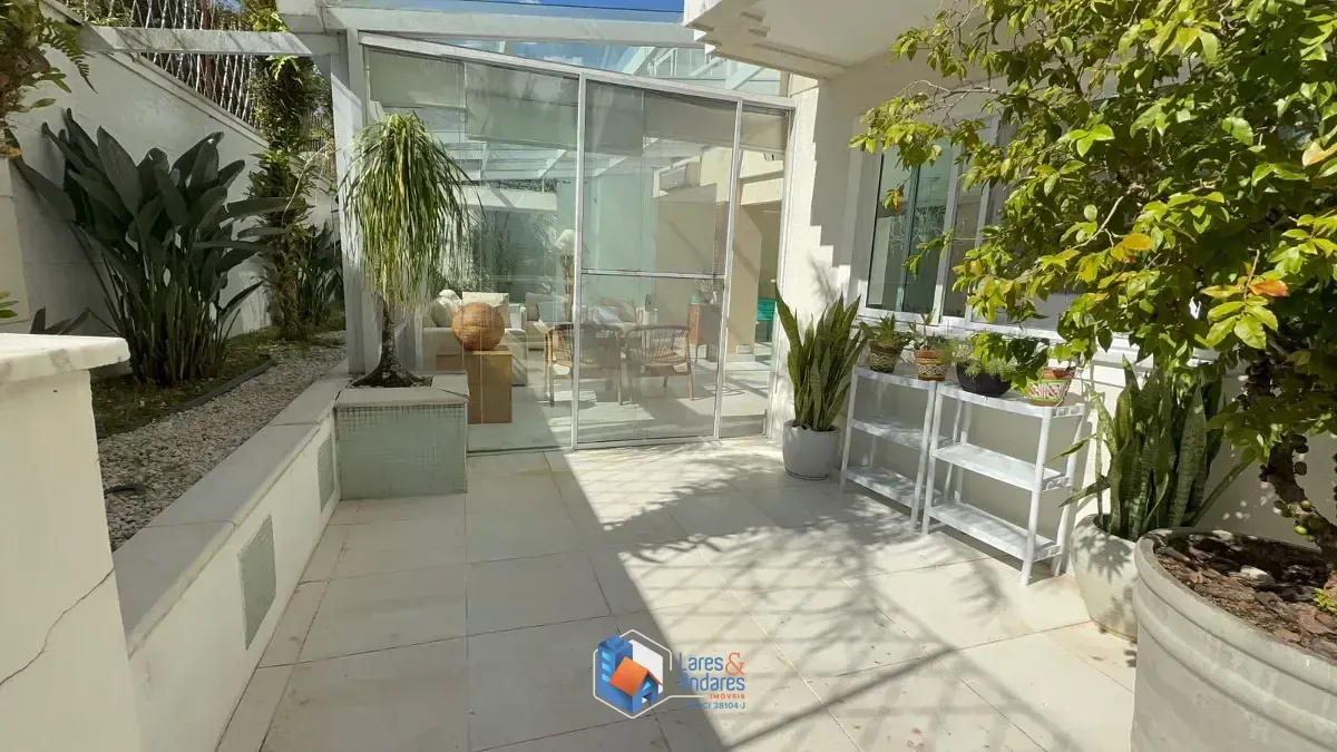 Imagem Casa no condomínio Casa do Horto para venda com 3 quartos, sendo 3 suítes, 560m²