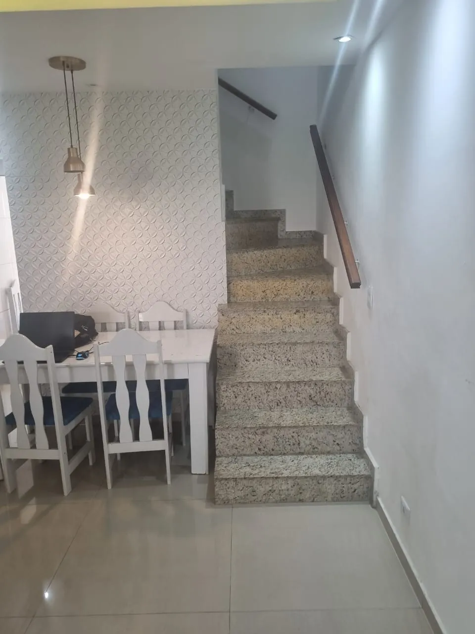Imagem VENDO LINDO SOBRADO NO BAIRRO CAMPO GRANDE!