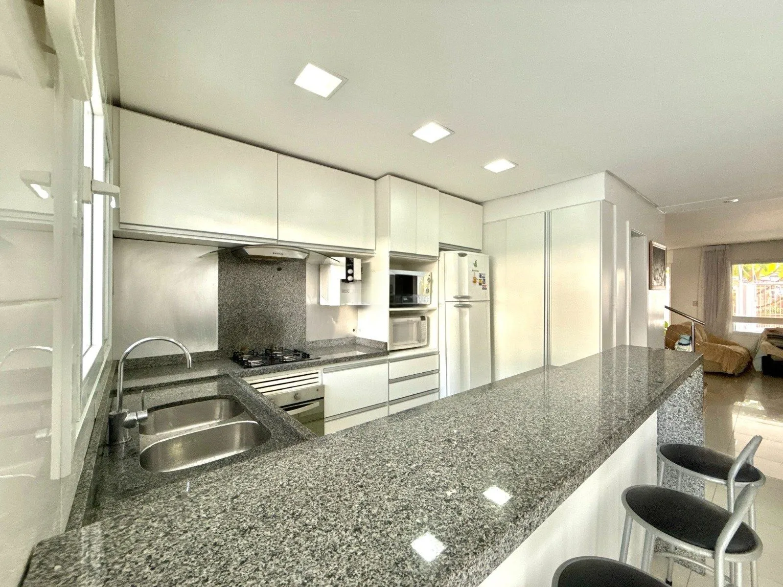 Imagem Casa com 3 Suítes e 3 Vagas no Bairro Vila Ipiranga