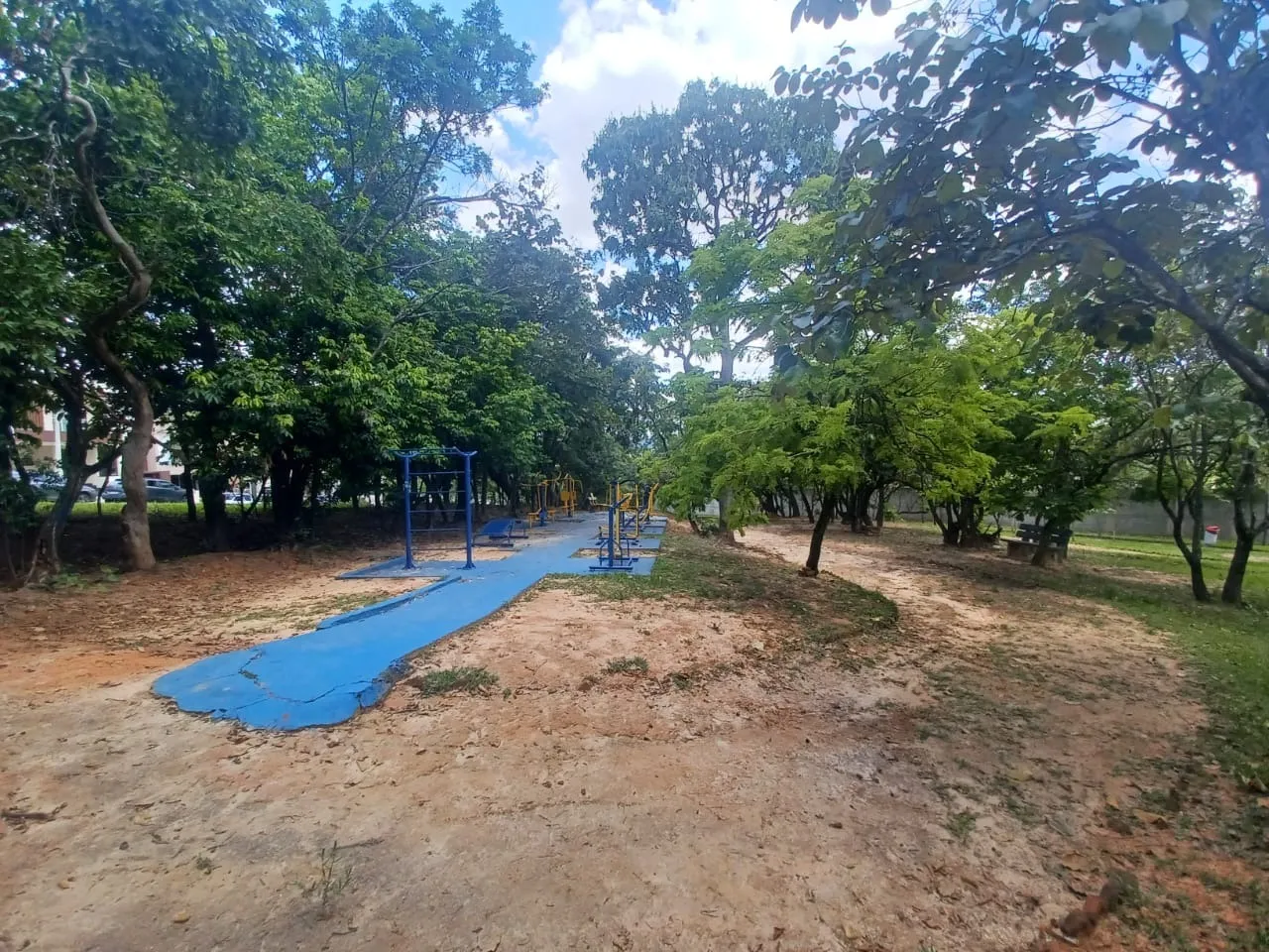 Imagem Impressionante casa térrea de 400m² com 5 dormitórios no Terras de São Lucas