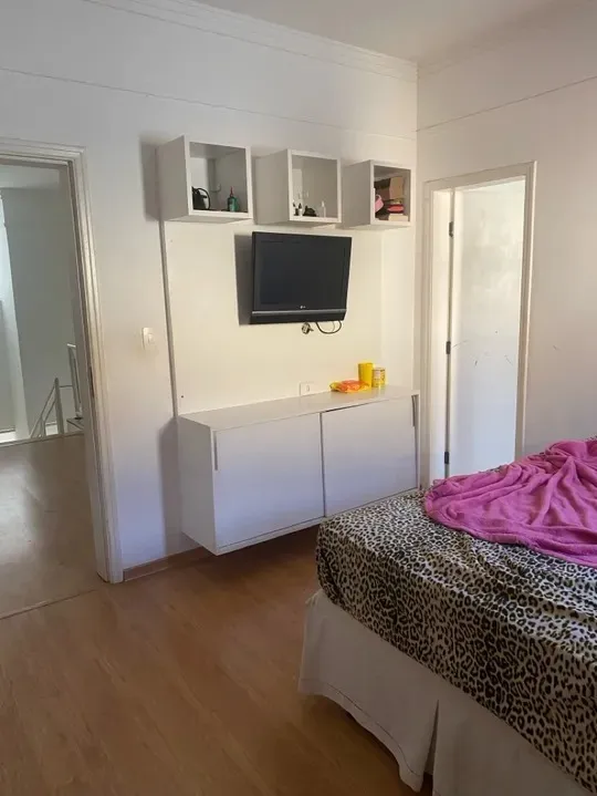 Imagem Casa Sobrado de 360m² Localizada no Granja Olga I!