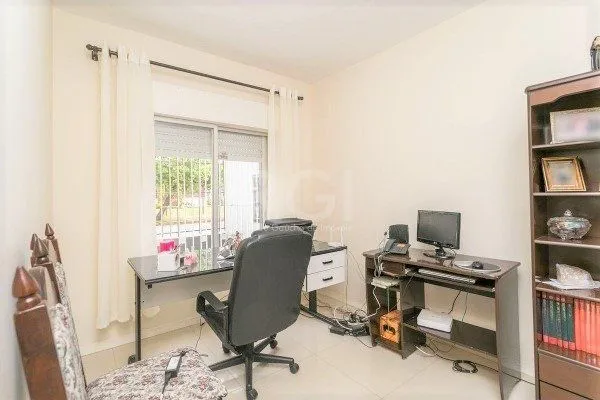Imagem Casa para Venda - 238.35m², 4 dormitórios, sendo 1 suites, 2 vagas - Nonoai