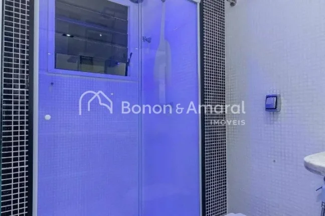 Imagem Amplo imóvel com 2 suítes e 2 banheiros à venda. Oferece conforto e comodidade em um condomínio ...