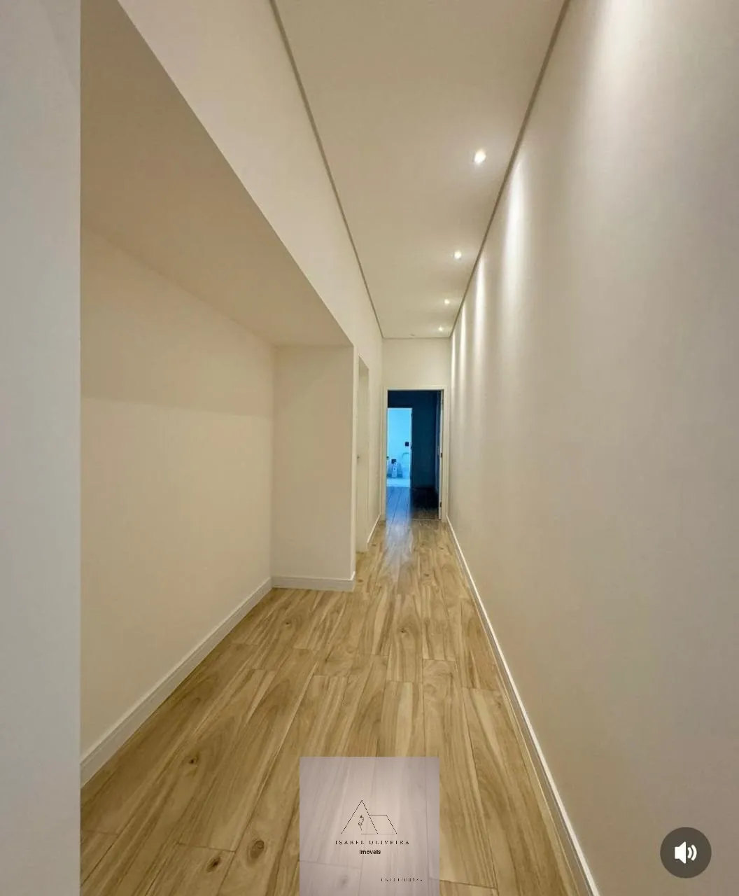 Imagem Linda Casa a venda em condomínio: 3 suítes, 2 salas, 4 banheiros, 4 vagas na cidade de Salto-SP, Condomínio Portal dos Bandeirantes