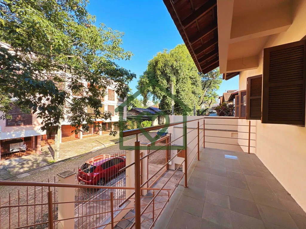 Imagem Residência com Anexo e Espaço de Lazer Completo 
 
Excelente residência semi nova, construída em...