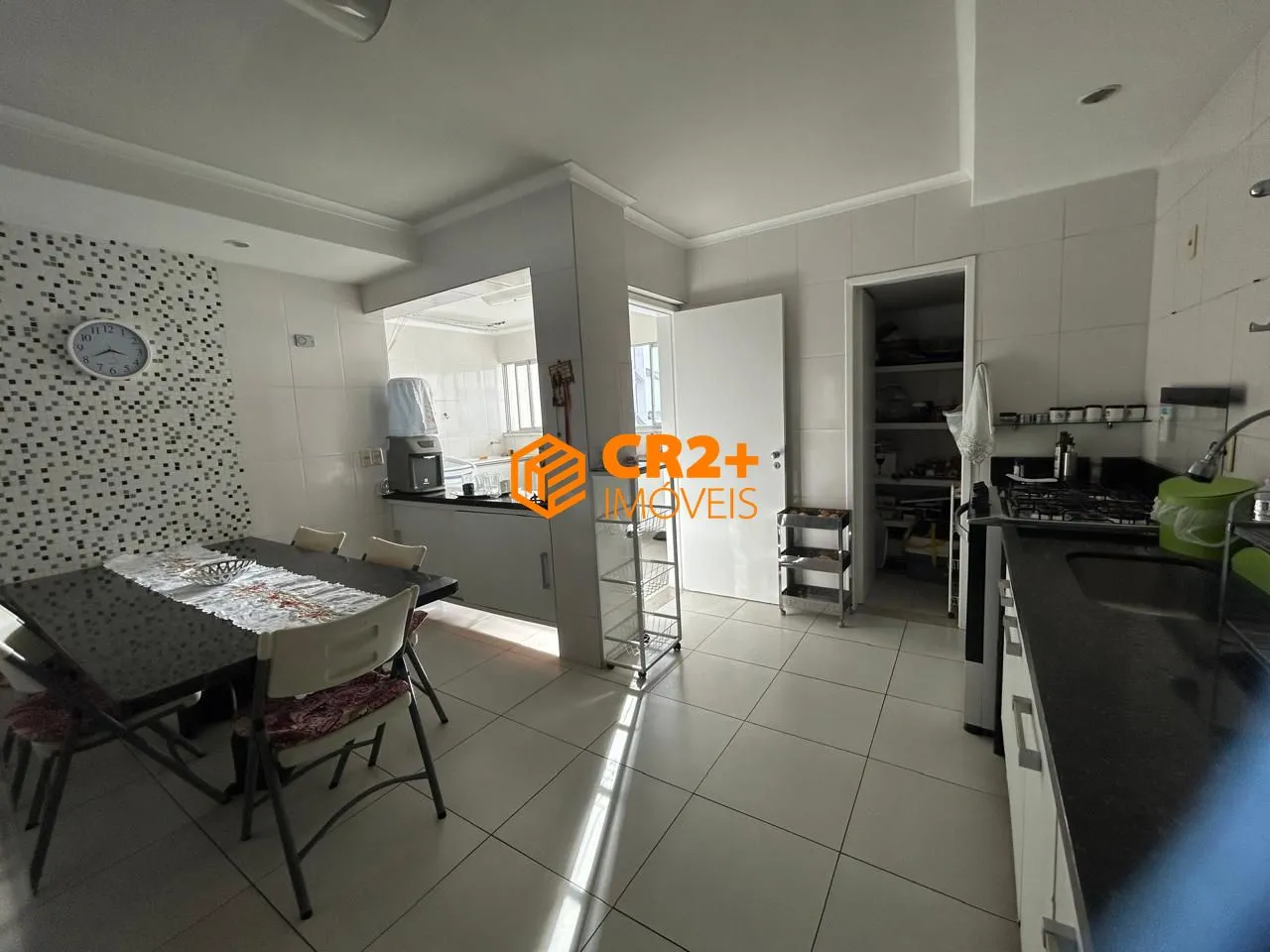 Imagem Apartamento à venda com 185m² , 4 quartos sendo 2 suítes no Espinheiro.