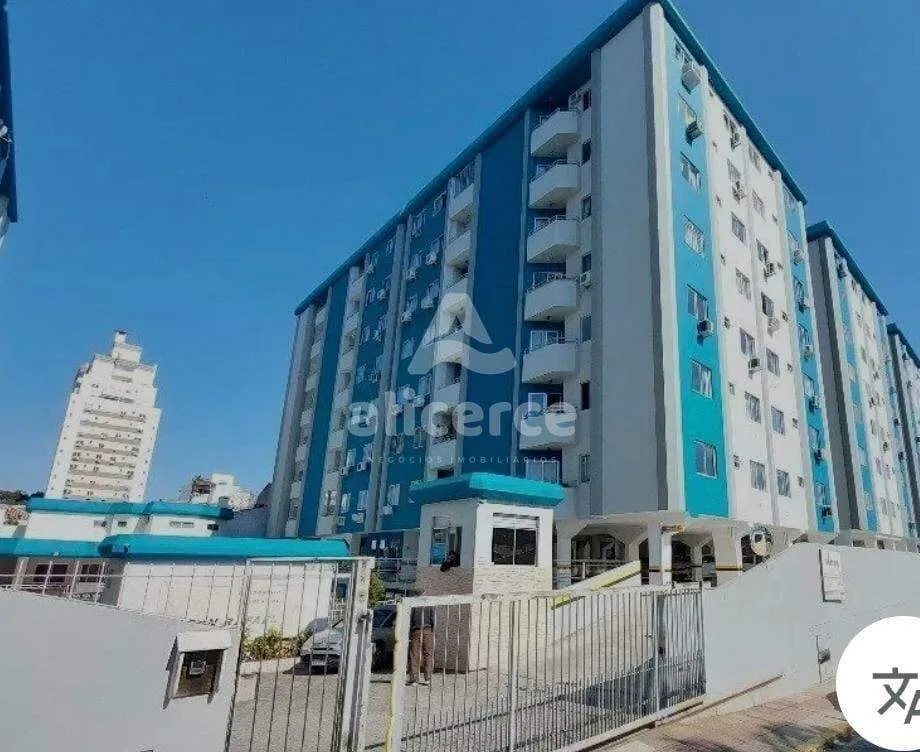 Imagem Apartamento semi mobiliado, 3 dorm. com suíte, andar alto e vista livre em Barreiros - São José - SC