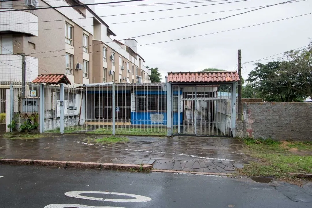 Imagem Casa para Venda - 200m², 3 dormitórios, 8 vagas - Cristal