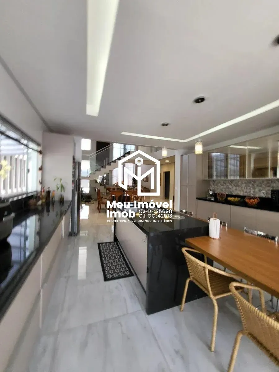 Imagem Casa 4 Quartos 4 Suítes 5 Vagas 900m² Útil 530 m² Lazer