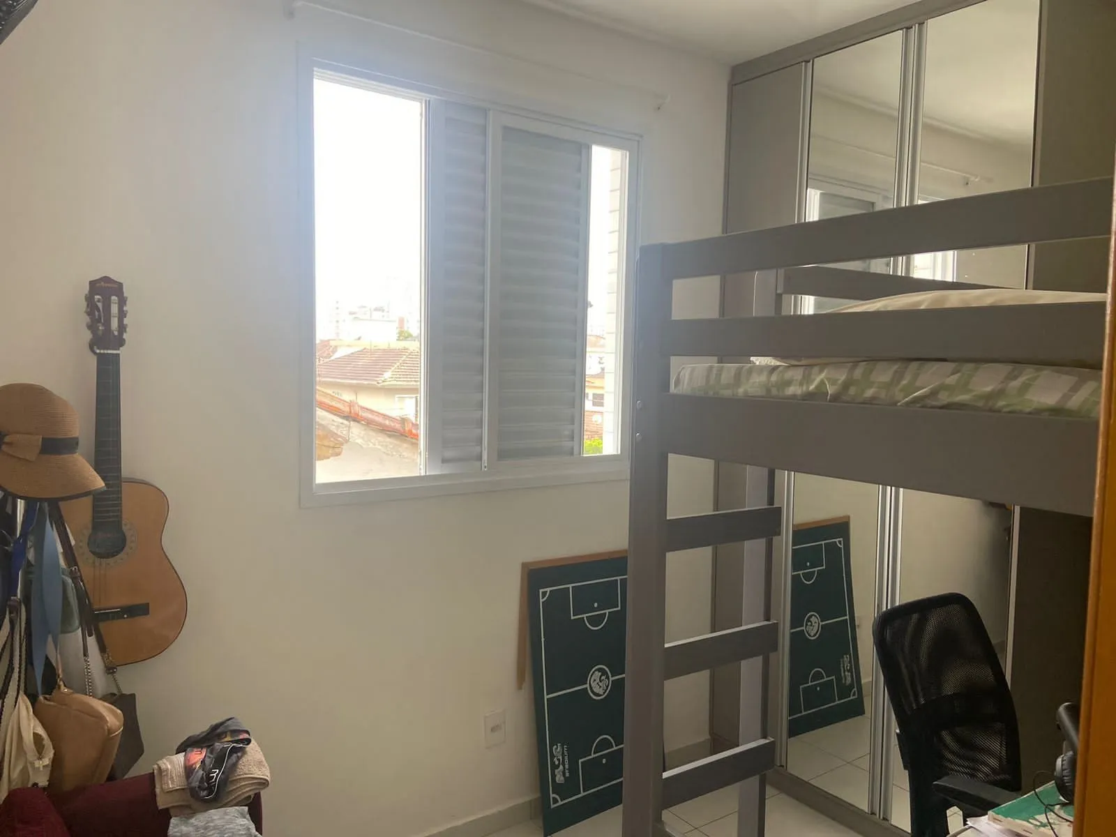Imagem Residência Exclusiva no Marapé: Espaço, Elegância e Conforto em Cada Canto