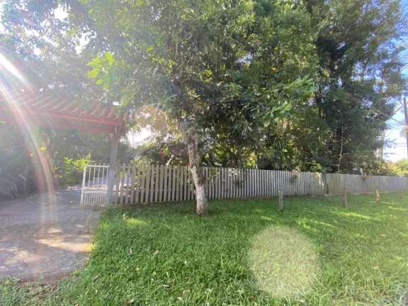 Imagem CASA COM AMPLO TERRENO, 3 QUARTOS, CENTRO