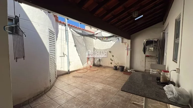 Imagem Casa de 3 dormitórios no bairro Vila Celeste, em Uberaba - Imperdível!