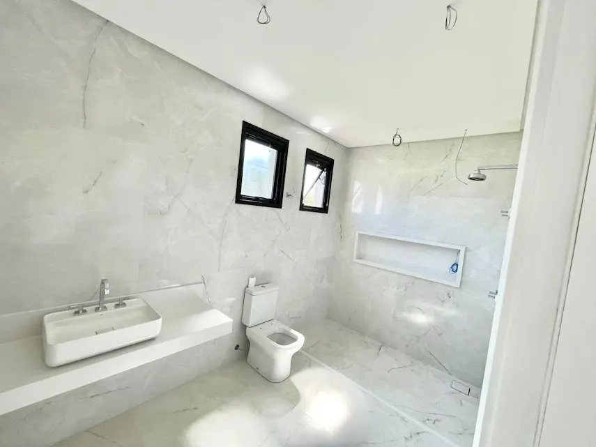 Imagem Sobrado de 560m² Localizado no Alphaville Res. Dois - Barueri - SP!