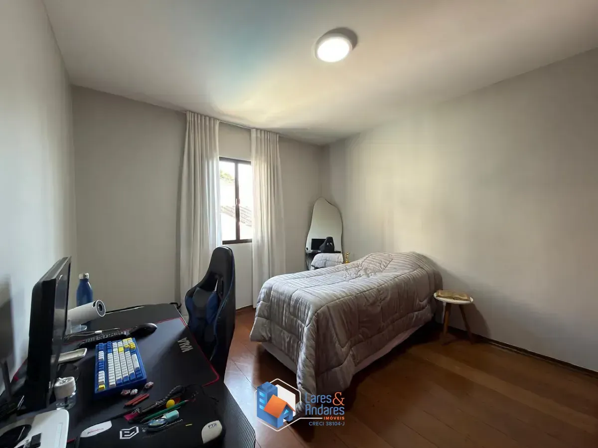 Imagem Sobrado para venda em Parque Vitória com 3 quartos, sendo 1 suíte, 208m²
