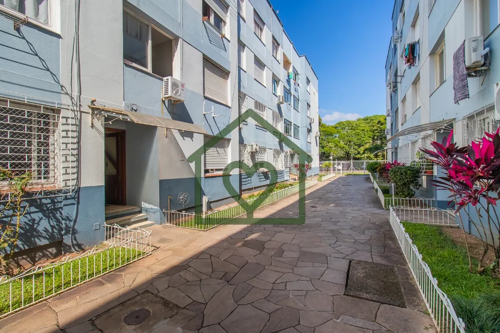 Imagem Heras Imóveis vende apartamento mobiliado, com 2 dormitórios, no bairro Passo da Areia, em Porto A...