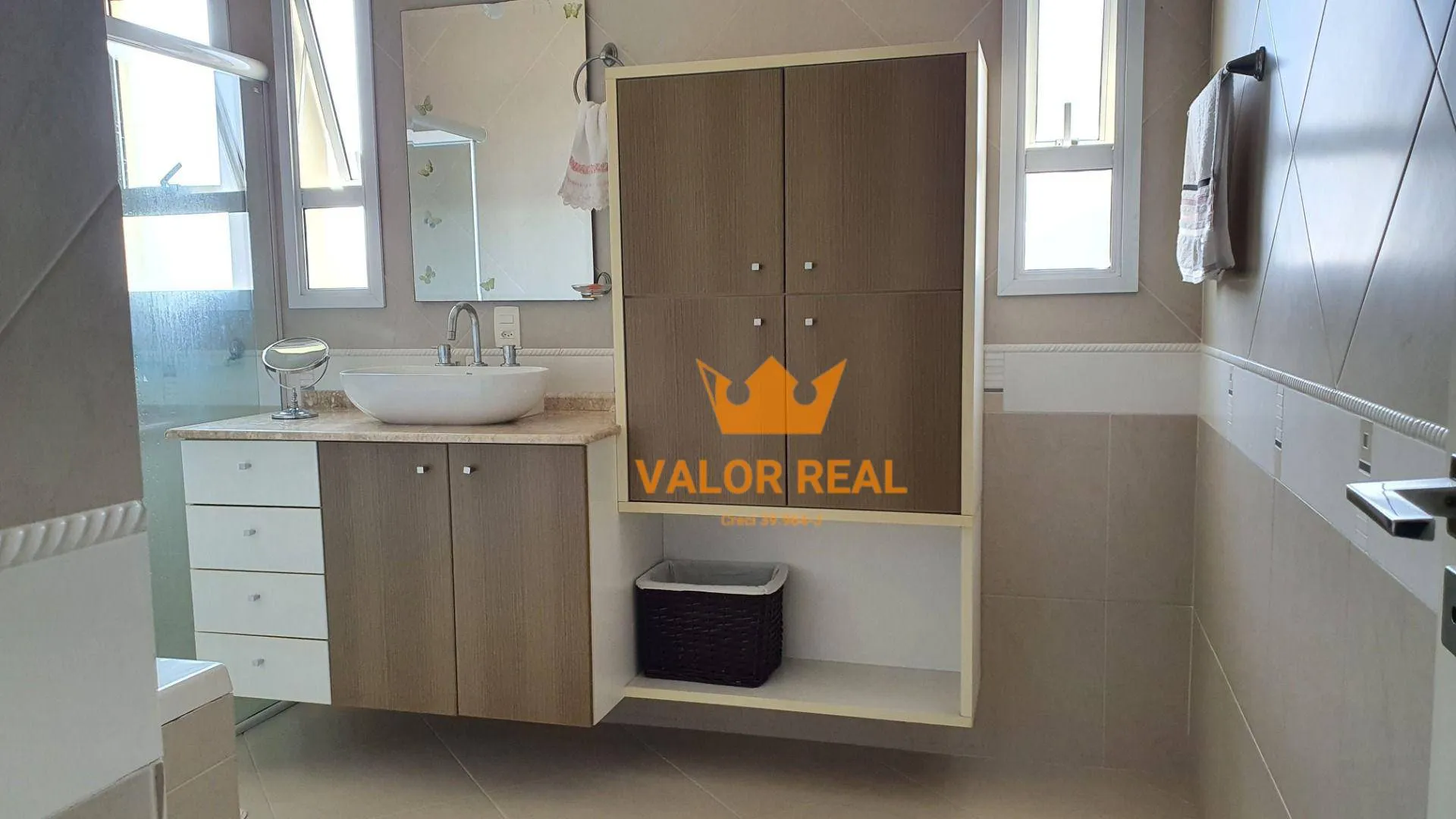 Imagem Casa Condominio na Malota Super oferta - 394 m2 AC, 5 dorm, Escrit. 10 vagas.