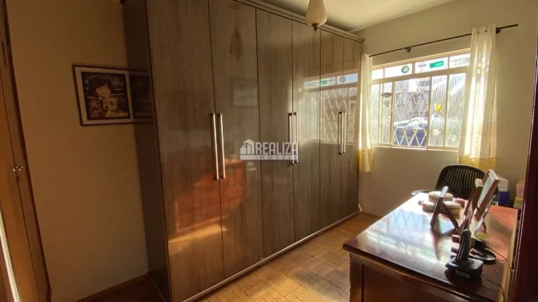 Imagem Casa à venda no bairro São Sebastião, em Uberaba - 4 dormitórios e 3 banheiros