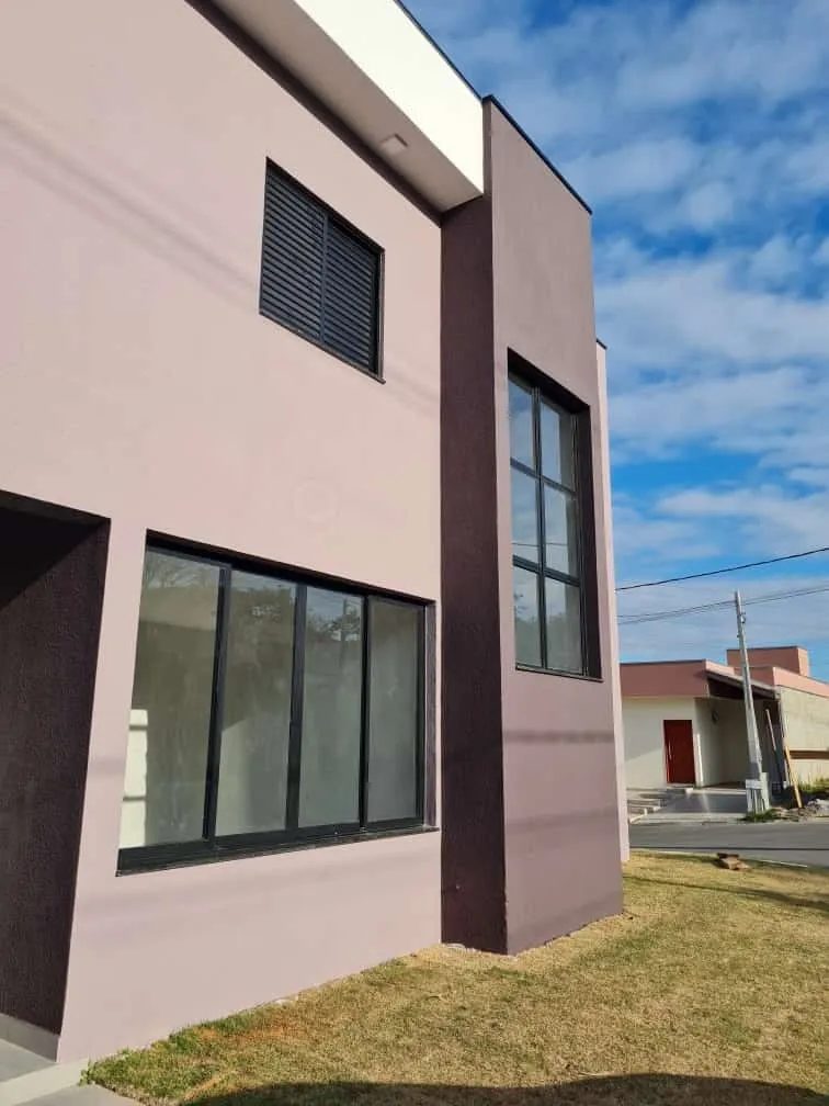 Imagem Sobrado Moderno com 3 Dormitórios, Suíte com Closet e Área Gourmet no Condomínio Vila Romana - Pindamonhangaba