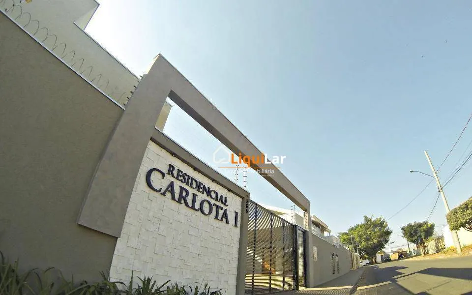 Imagem Casa à Venda no Residencial Carlota I com 3 Quartos, Suíte, Área Gourmet e Condomínio Exclusivo