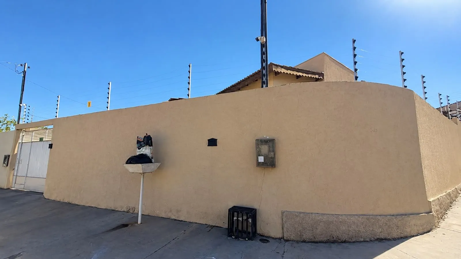 Imagem Casa 3 quartos, 2 banheiros ,sendo 1 suíte BAIRRO IKARAI - VÁRZEA GRANDE/MT