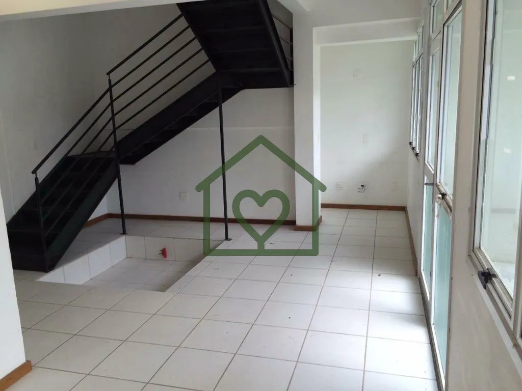 Imagem Casa triplex, residencial e comercial, com 4 dormitórios (todos suíte), 06 salas e 3 vagas de gara...