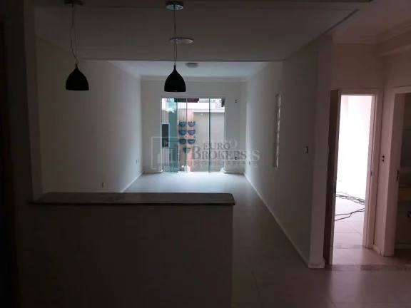 Imagem Sobrado 3 dormitórios sendo 1 suíte e 2 vagas de garagem