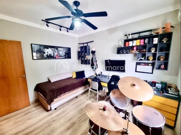 Imagem Casa térrea à venda no Parque São Quirino, em Campinas/SP. Esta charmosa residência, totalmente ...