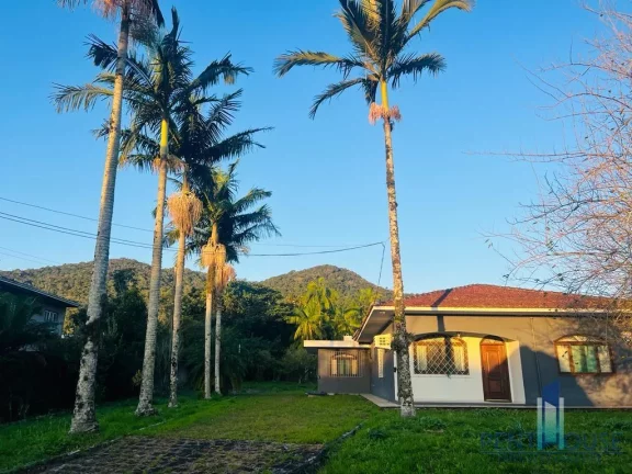 Foto do imóvel Casa para Venda em Balneário Camboriú, São Judas Tadeu, 3 dormitórios, 1 suíte, 2 banheiros, 2 vagas em Avenida Hermógenes de Assis Feijó