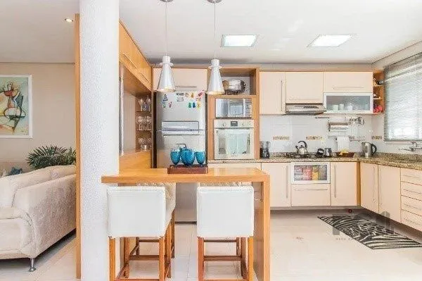 Imagem Casa impecável com 3 quartos (1 suíte) e 2 vagas cobertas,