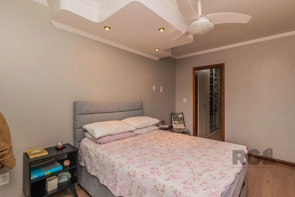 Imagem Casa de 4 dormitórios no bairro Sarandi